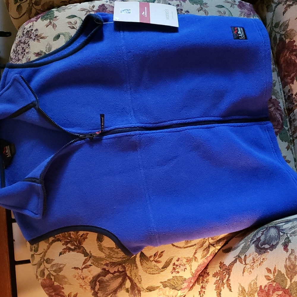 LLBEAN royal blue vest, side pockets and full zipper. Brand new. Warm fleece.  M